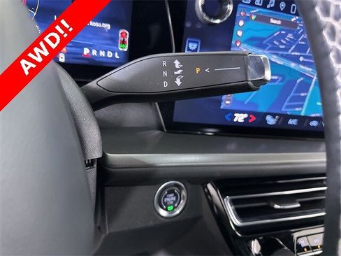 Used 2024 Chevrolet Traverse LT image 16