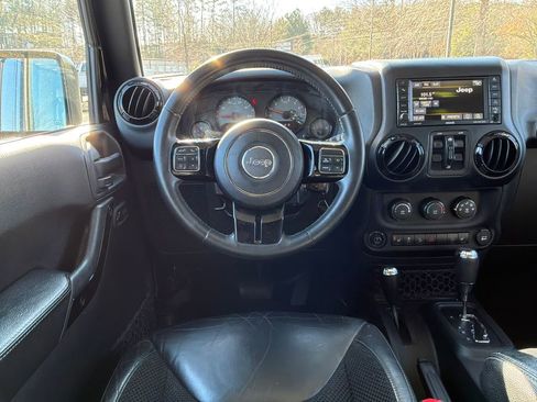 Used 2017 Jeep Wrangler Unlimited Sahara image 15