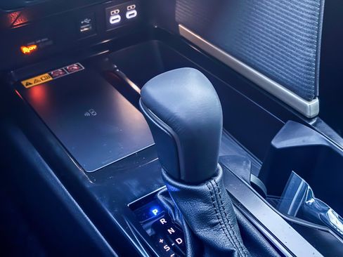 New 2026 Toyota Camry Hybrid FWD image 24