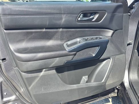 Used 2024 Nissan Pathfinder SV FWD image 13