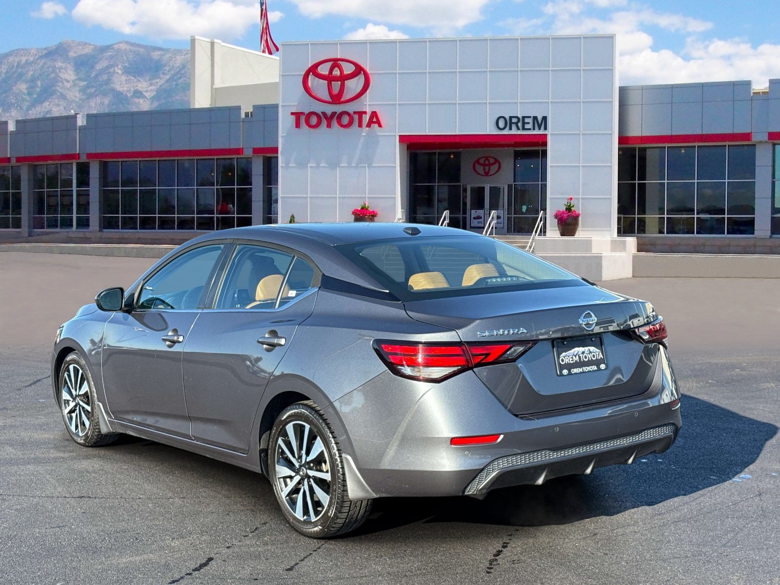 Used 2023 Nissan Sentra SV w/ SV Premium Package FWD image 6