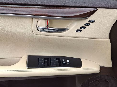 Used 2017 Lexus ES 350 w/ Navigation System Package FWD image 10