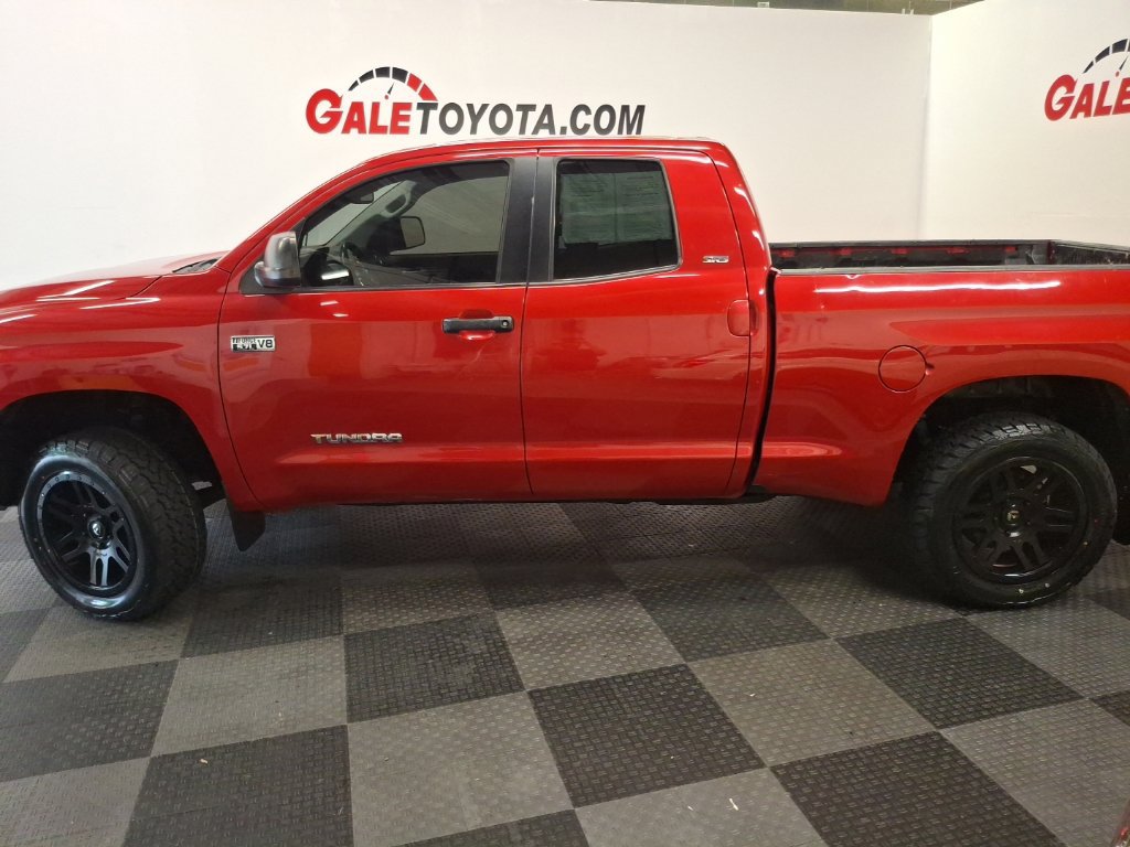 Used 2018 Toyota Tundra SR5 w/ TRD Off Road Package AWD/4WD image 10