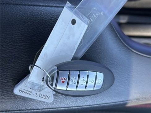 Used 2023 Nissan Versa SR w/ Trunk Package image 40