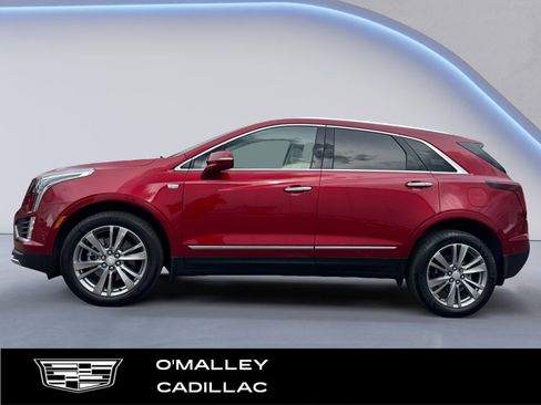 Used 2023 Cadillac XT5 Premium Luxury w/ Technology Package image 2