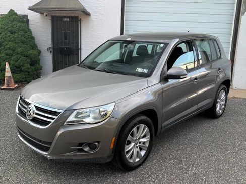 Used 2009 Volkswagen Tiguan S FWD image 3