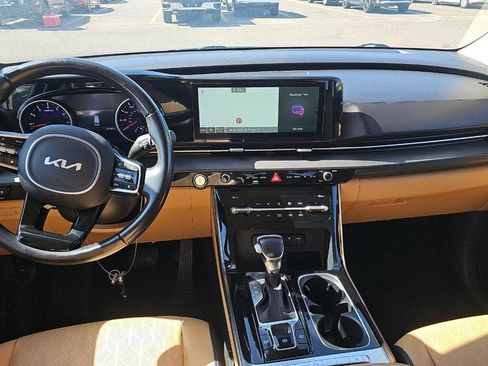 Used 2022 Kia Carnival EX FWD image 16