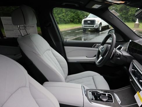 New 2026 BMW X5 xDrive40i w/ M Sport Package AWD/4WD image 13