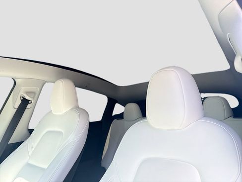 Used 2024 Tesla Model Y Long Range image 22