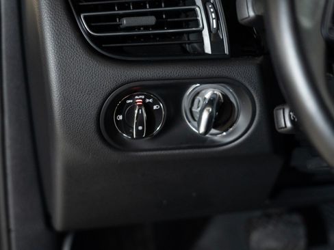 Certified 2023 Porsche Macan AWD/4WD image 12