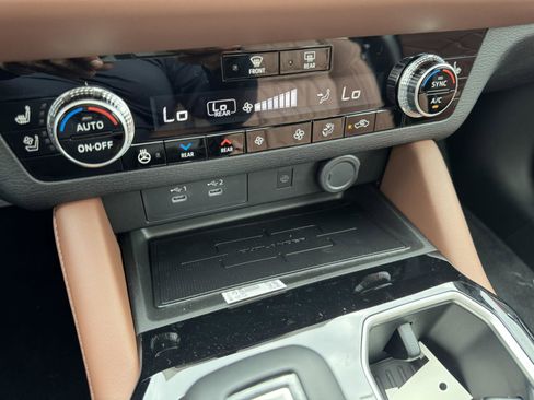 New 2025 Mitsubishi Outlander SEL image 25