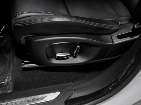 Used 2019 Jaguar F-PACE Premium image 27