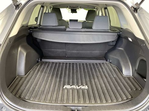 Used 2024 Toyota RAV4 LE AWD/4WD image 8