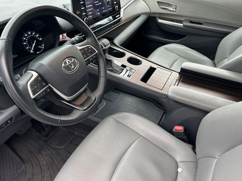 Used 2023 Toyota Sienna XLE image 10