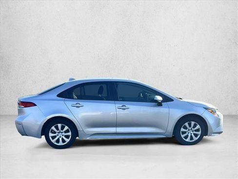 Used 2020 Toyota Corolla LE image 4