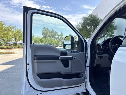 Used 2018 Ford F250 XLT w/ FX4 Off-Road Package AWD/4WD image 16