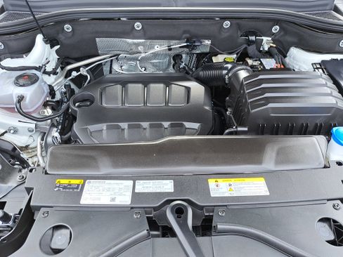 Certified 2025 Volkswagen Atlas SE image 28