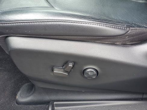 Used 2022 Chrysler Pacifica Touring-L w/ Uconnect Theater Family Group FWD image 7