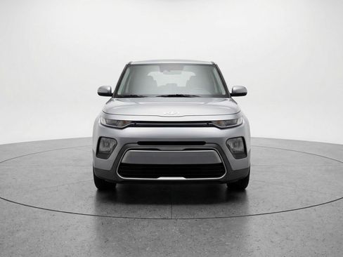 Used 2025 Kia Soul LX w/ LX Technology Package FWD image 2