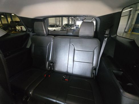 Used 2020 Chevrolet Traverse LT w/ LT Premium Package AWD/4WD image 12