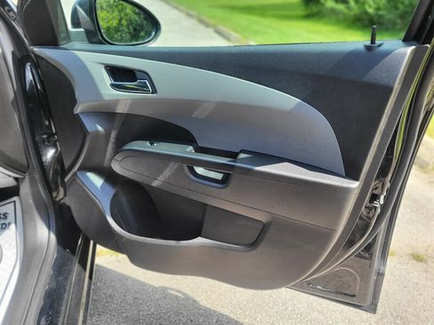 Used 2017 Chevrolet Sonic LT image 16