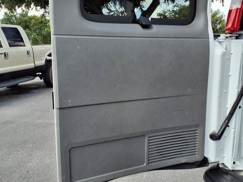 Used 2025 Chevrolet Express 3500 LT w/ LT Preferred Equipment Group RWD image 8