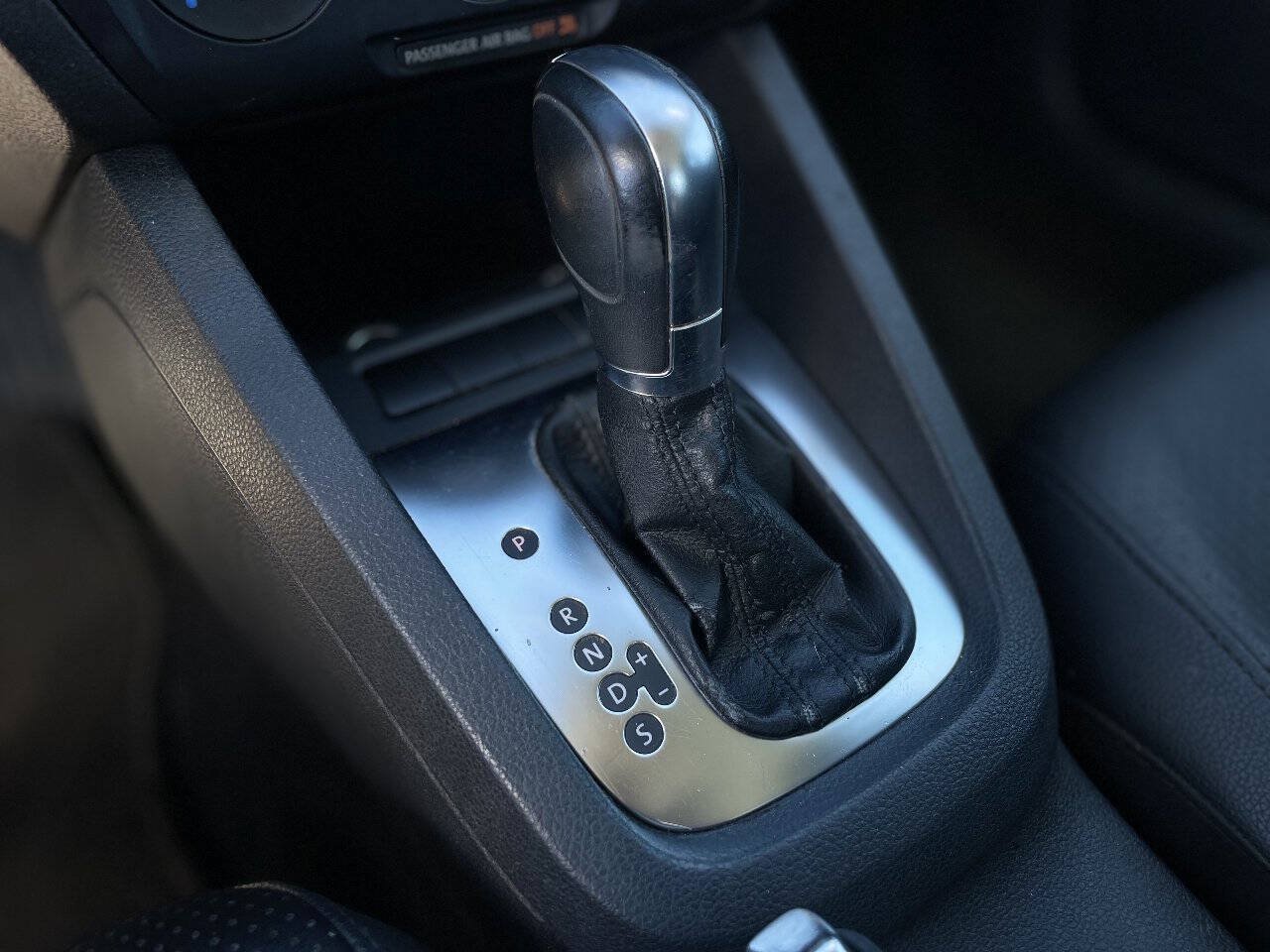 Used 2013 Volkswagen Jetta SE FWD image 16