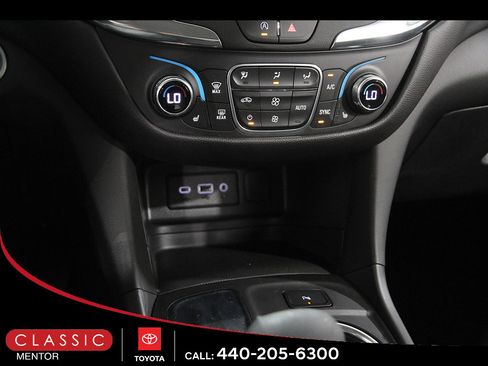 Used 2024 Chevrolet Equinox LT FWD image 14