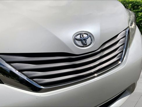 Used 2015 Toyota Sienna XLE Premium FWD image 33