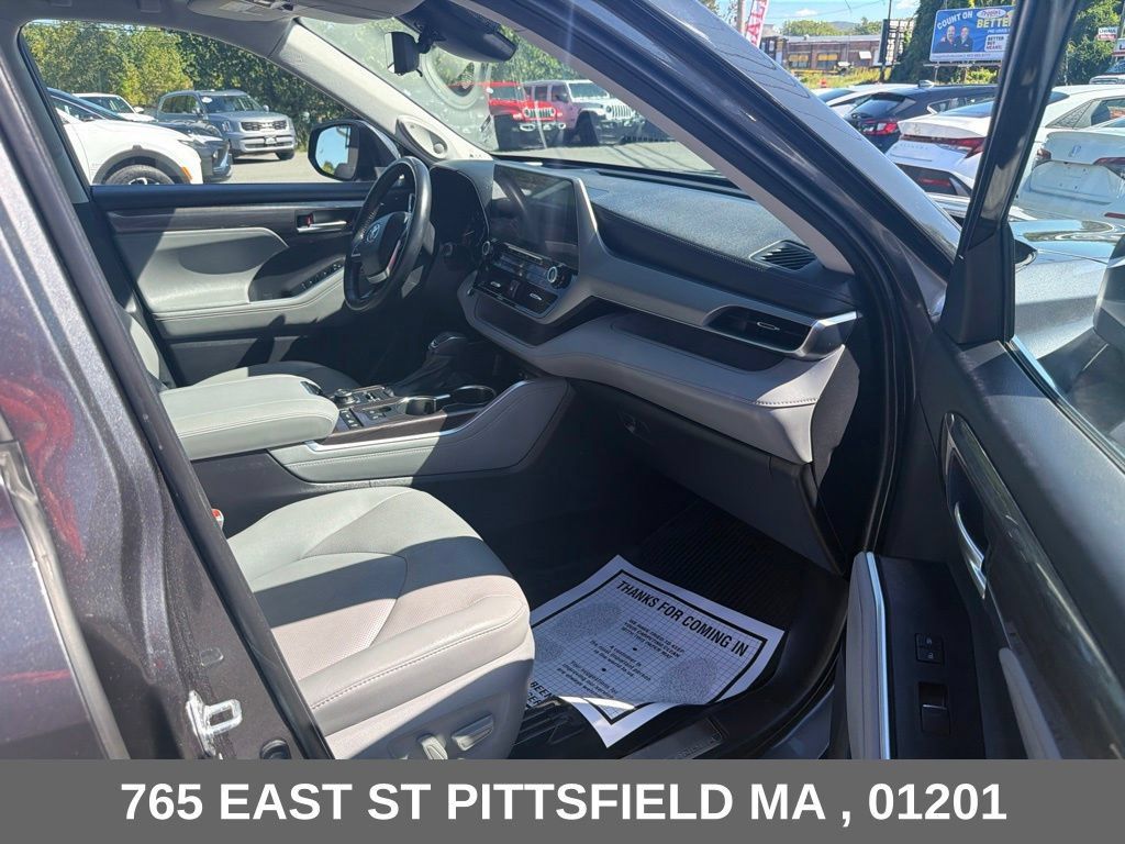Used 2021 Toyota Highlander Platinum AWD/4WD image 23