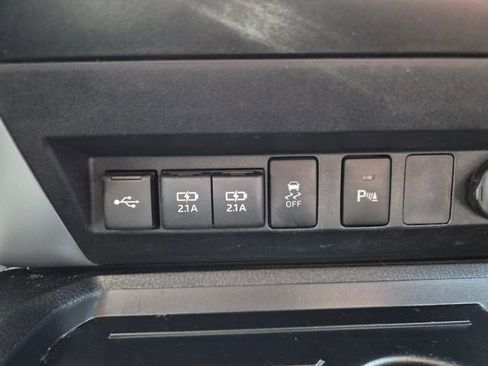 Used 2020 Toyota Tundra SR5 w/ SR5 Convenience Package AWD/4WD image 28