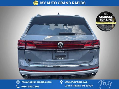 Used 2024 Volkswagen Atlas Peak Edition SEL AWD/4WD image 6