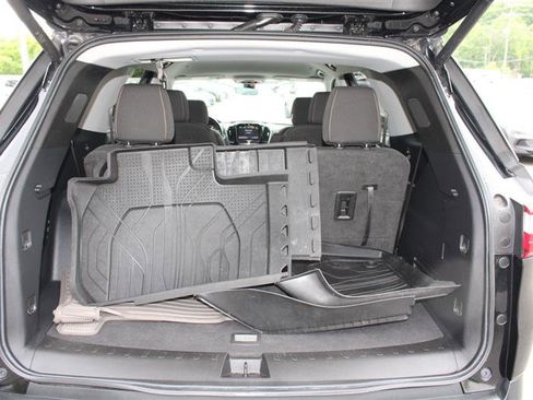 Used 2021 Chevrolet Traverse LT FWD image 18