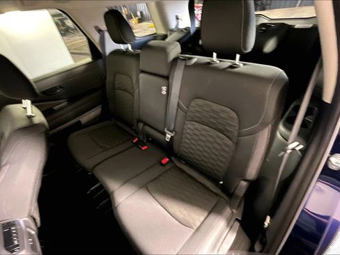 Used 2025 Nissan Pathfinder SV FWD image 32