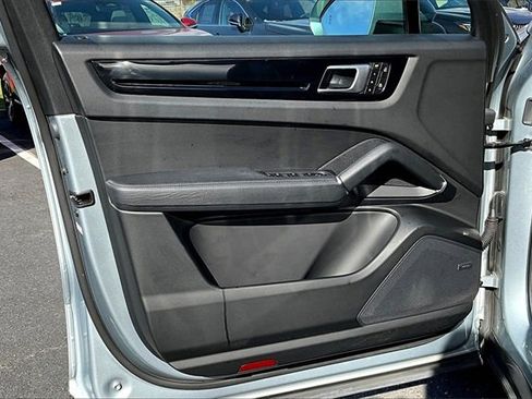Used 2022 Porsche Cayenne image 20