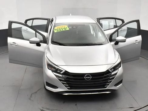 Used 2025 Nissan Versa SV FWD image 10