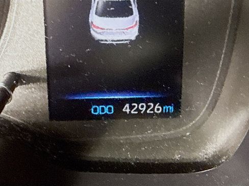 Used 2021 Toyota Corolla LE image 16