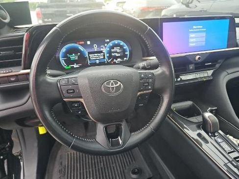 Used 2024 Toyota Crown AWD/4WD image 11