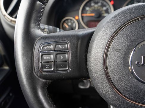 Used 2017 Jeep Wrangler Unlimited Sahara AWD/4WD image 20