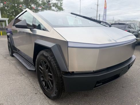Used 2024 Tesla Cybertruck AWD Crew Cab image 5