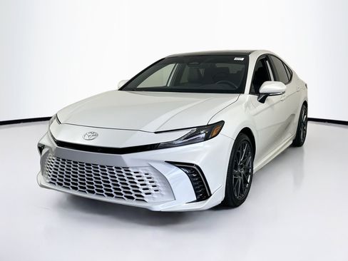 Used 2025 Toyota Camry XSE FWD image 1