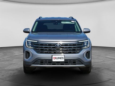 Used 2025 Volkswagen Atlas SE AWD/4WD image 3