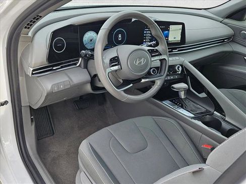 Used 2025 Hyundai Elantra SEL image 10