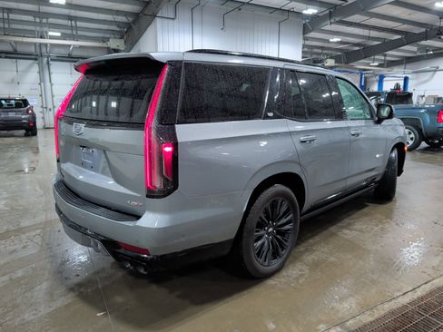 Used 2024 Cadillac Escalade V w/ LPO, ONYX Package image 3