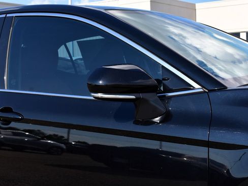 Used 2022 Toyota Camry XSE FWD image 8