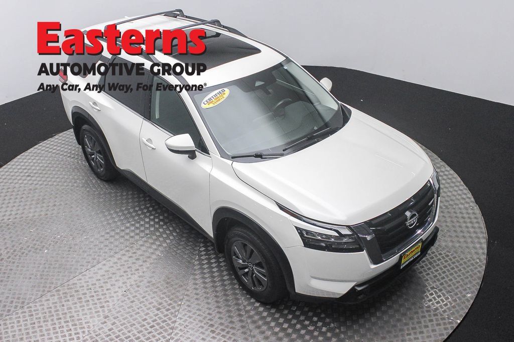 Used 2024 Nissan Pathfinder SV w/ SV Premium Package AWD/4WD image 3