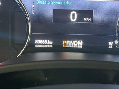 Used 2022 Ford F350 Lariat w/ Chrome Package image 26