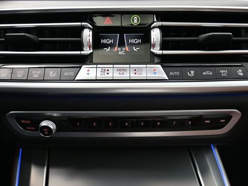 Used 2021 BMW X5 xDrive40i w/ M Sport Package AWD/4WD image 18