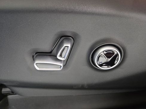 New 2026 Chrysler Pacifica Pinnacle image 13