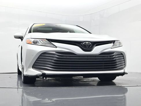 Used 2018 Toyota Camry XLE FWD image 37